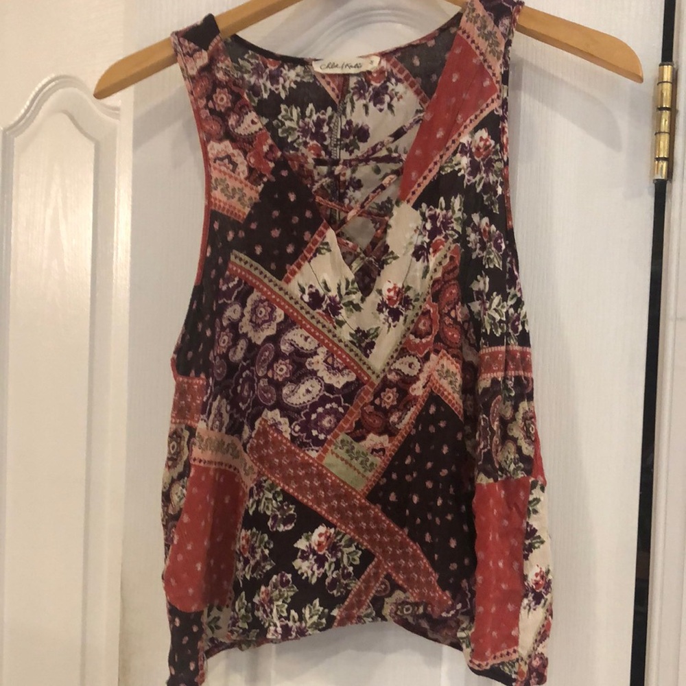 Chloe & Katie medium sleeveless red print rayon blouse